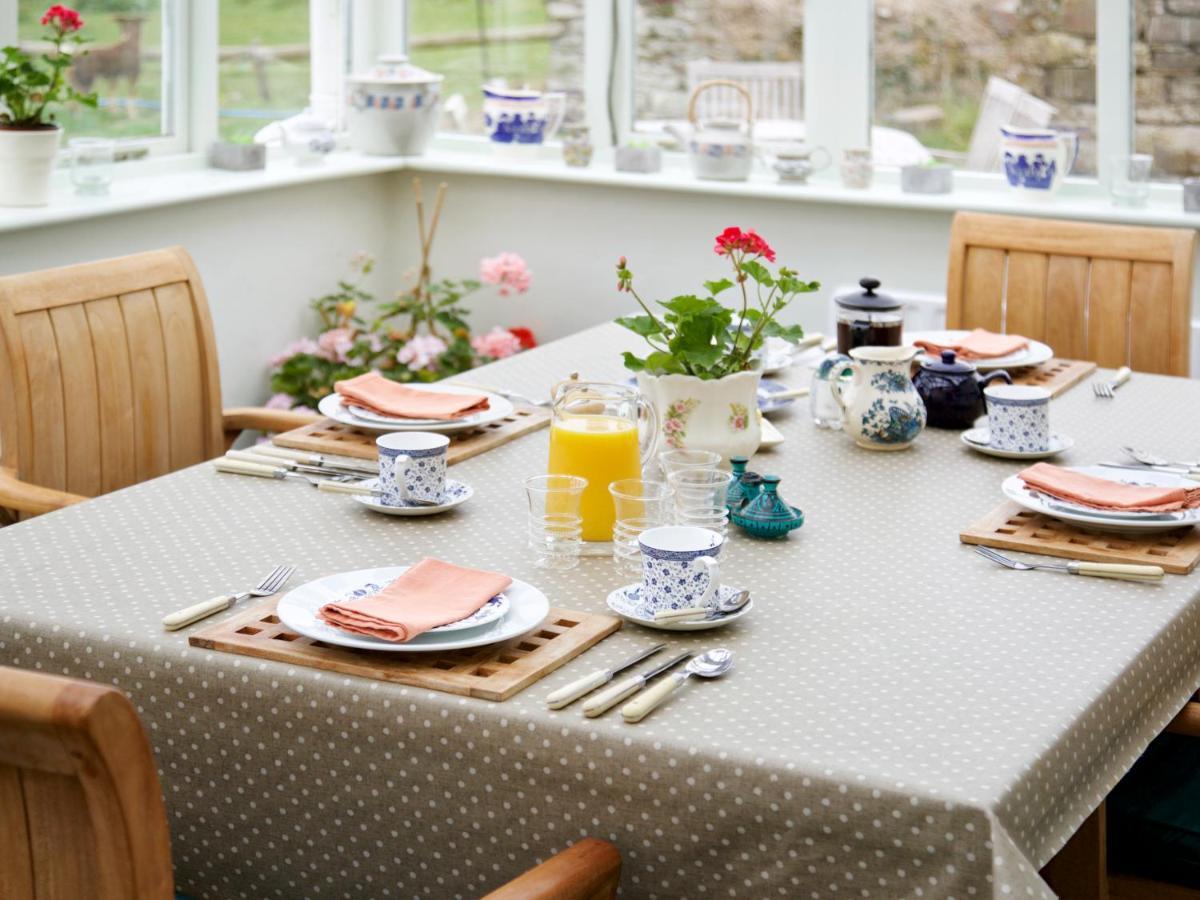 Higher Tresmorn Farm Bed & Breakfast Crackington Haven Bagian luar foto